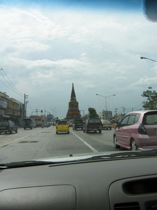10-27-03 d�e�12hr layover in Bangkok