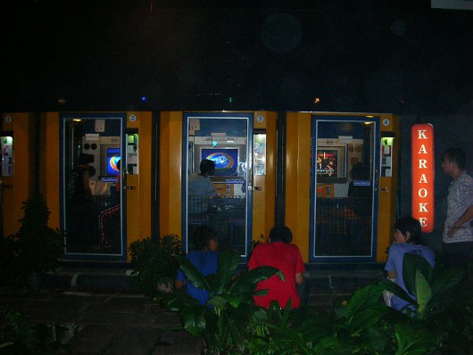 11-13-0008 Èöi��Karaoke booth