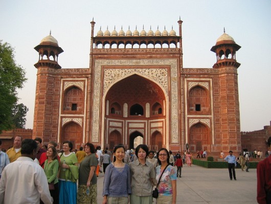 11-06-0039a Entrance to Taj Mahal